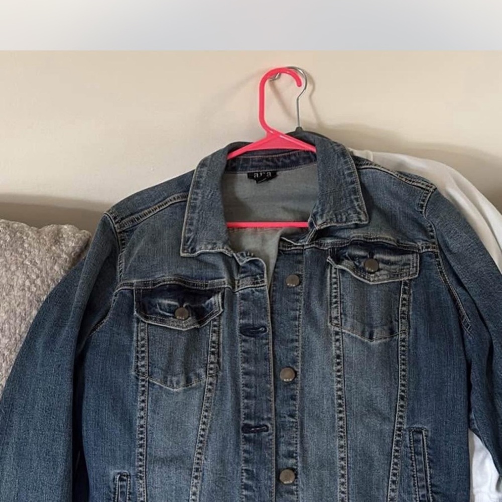 Stylish Blue Denim Jacket for Women